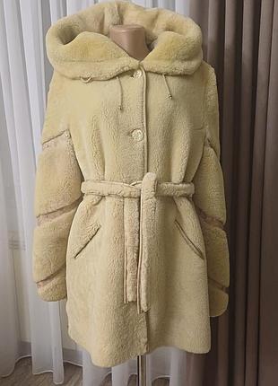 Хорошенькая шубка из натуральной овчины