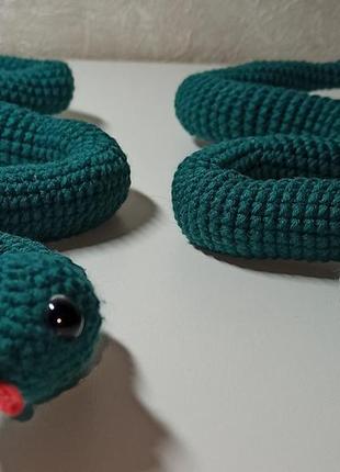Змея вязаная ручной работы