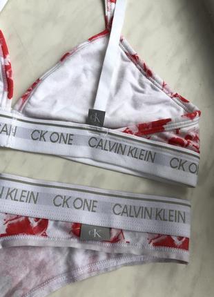 Комплект нижньої білизни calvin klein ліфчик стринги стрінги трусики труси топ бюстгальтер3 фото