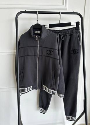 Спортивный утепленный костюм