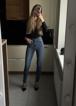 Стильные синие джинсы скинни высокая посадка размер 27 италия