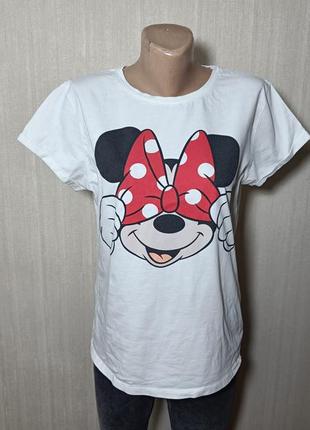 Белая женская футболка minnie mouse. белая футболка с принтом мини маус