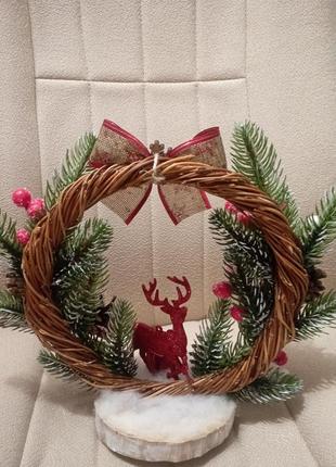 Новогодняя композиция с веночком и оленем, новогодняя композиция на стол,новолетний венок