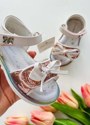 Босоножки праздничные kumboo