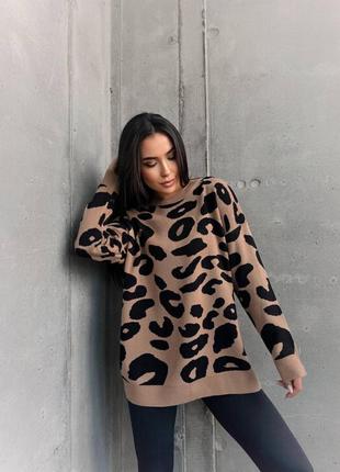 Свитер в стиле oversize с леопардовым принтом