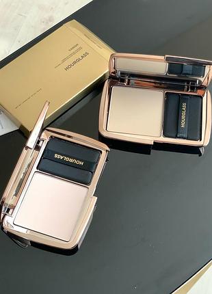 Пудра новинка 2024 року hourglass vanish airbrush pressed powder