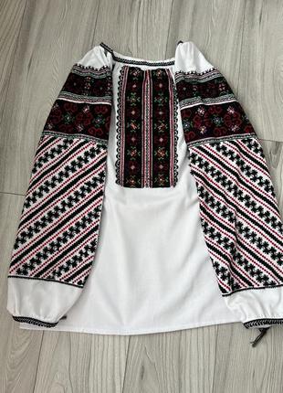 Жіноча вишиванка