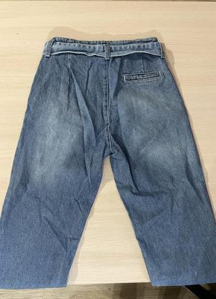 Голубые джинсы с тканевым поясом2 фото