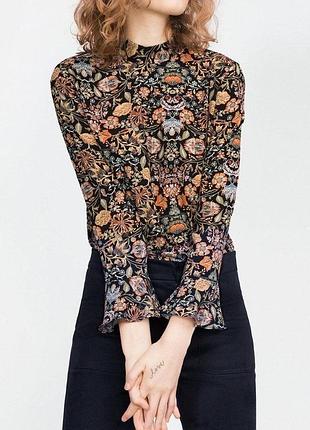 Блуза zara  в квітковий візерунок