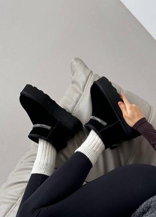 Женские короткие угги с украшением