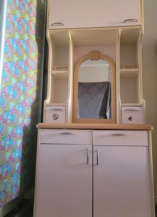 Шафа для дівчинки