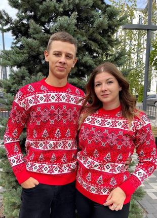 Новогодний свитер с снежинками красный