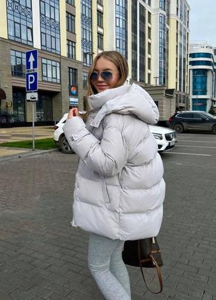 Базовая зимняя куртка дута с капюшоном с фиксаторами на подкладке на молнии малиновая серая стильная трендовая