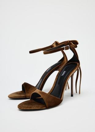 Коричневі оксамитові жіночі босоніжки zara new