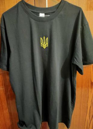 Футболка з тризубом