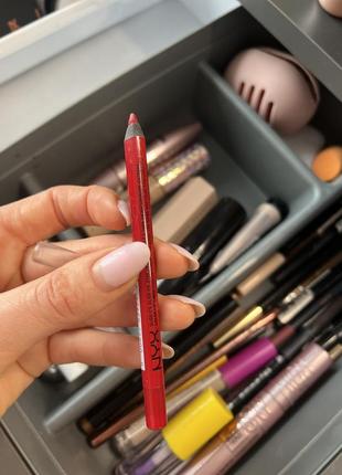Олівець для губ червоний
