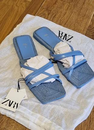 Блакитні шкіряні шльопанці zara 41