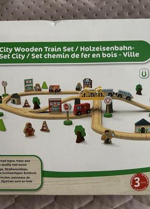 Качественный  игровой набор деревянный. новый.