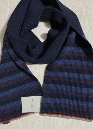 Шарф в наличии.