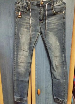 Джинсы скинни, джогеры