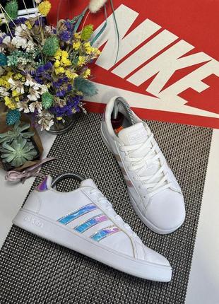 Оригінальні кросівки adidas