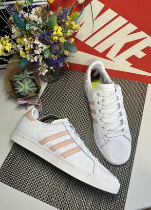 Оригінальні кросівки adidas