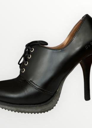 Чорні шкіряні туфлі на каблуках dr martens zita ofira, розмір 38