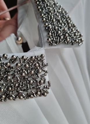 Біла прозора італійська асиметрична блуза гофре плісе з коміром розшитим сріблястим бісером