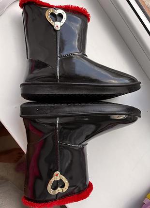 Уггi love moschino