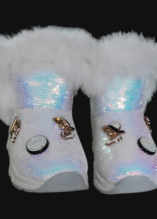 Детские белые, голубые зимние ботинки, угги с мехом натур на овчинке для девочки
