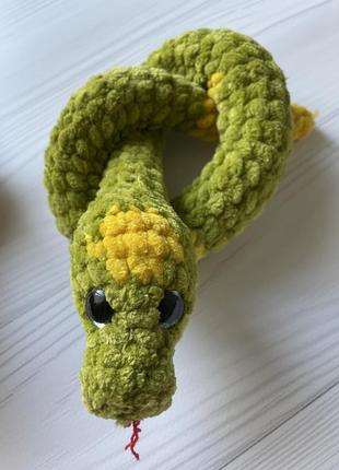 Вязаная игрушка плюшевая змея, символ нового года