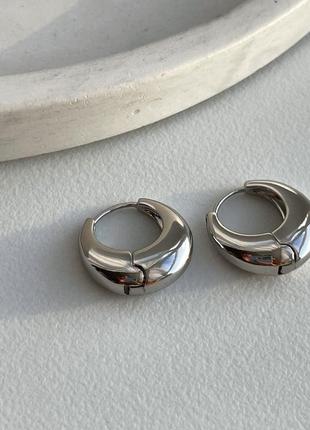 Сережки трендові базові в золотому та в срібному кольорі xuping медичний сплав позолота позолота родій