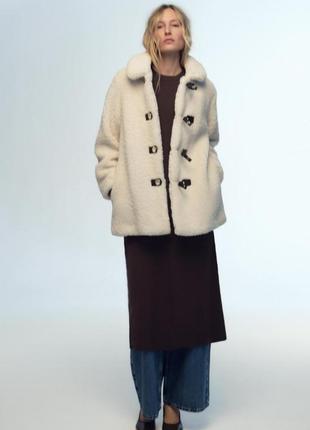 Zara шубка