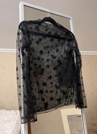 Черная прозрачная водолазка в звездочки