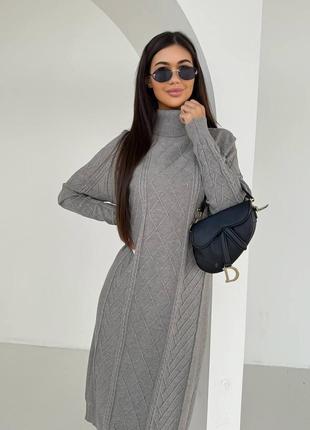 В'язана сукня в базових кольорах