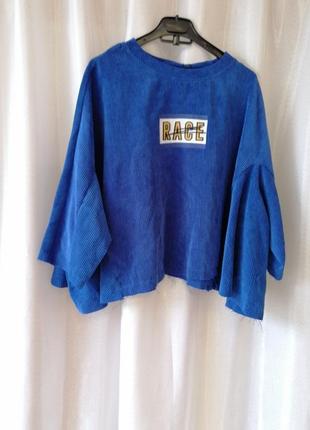 Футболка оверсайз насиченого синього кольору від бренду only ,  вельвет з ефектом рванки та  не обро