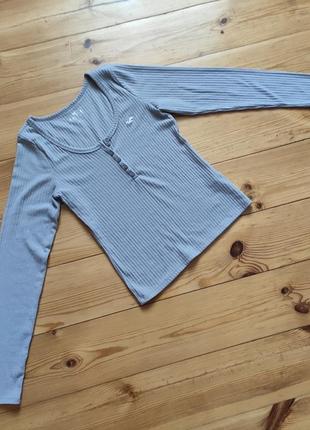 Футболка с длинным рукавом от hollister.