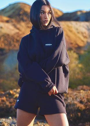Черный худи оверсайз prettylittlething