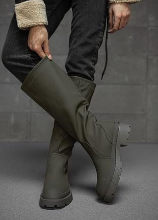 Сильные высокие ботинки – трубы