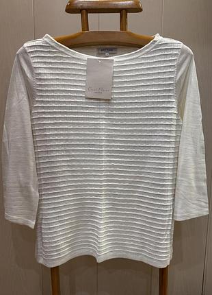 Кофточка белая в наличии.