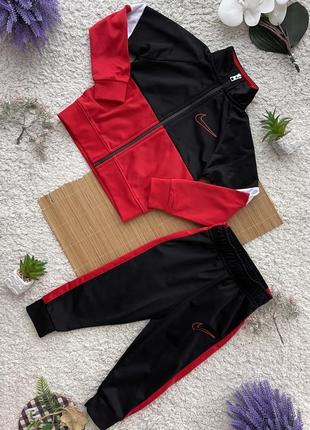 Спортивний костюм від nike