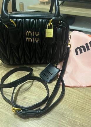 Сумка в стиле современного бренда miu miu