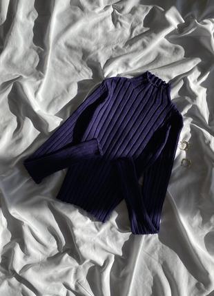 Вкорочений синій лонгслів у широкий рубчик, кроп топ на довгий рукав