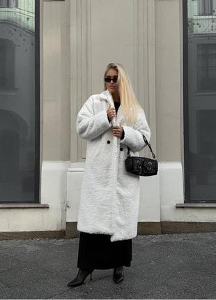 Стильна шубка представлена у 3 кольорах дуже зручна тепла зимова шуба пальто приємна2 фото