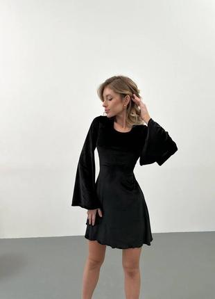 Элегантное бархатное мини платье с шнуровкой на спине и широким рукавом