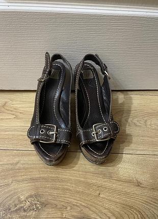 Босоножки на платформе