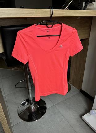 Стильная женская яркая спортивная футболка deals adidas
