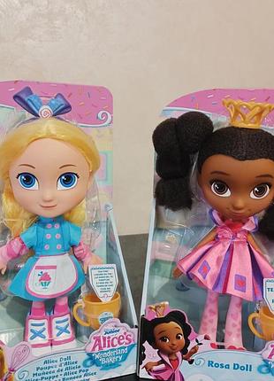 Кукла disney junior alice’s wonderland bakery rosa алиса в стране чудес