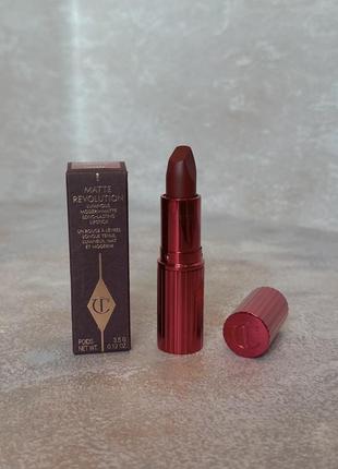 Charlotte tilbury - matte revolution lipstick - матова помада, 3.5 g, у відтінку pizzazz