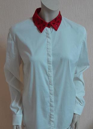 Красивая рубашка / блузка белого цвета с пайетками на воротнике iceberg made in italy